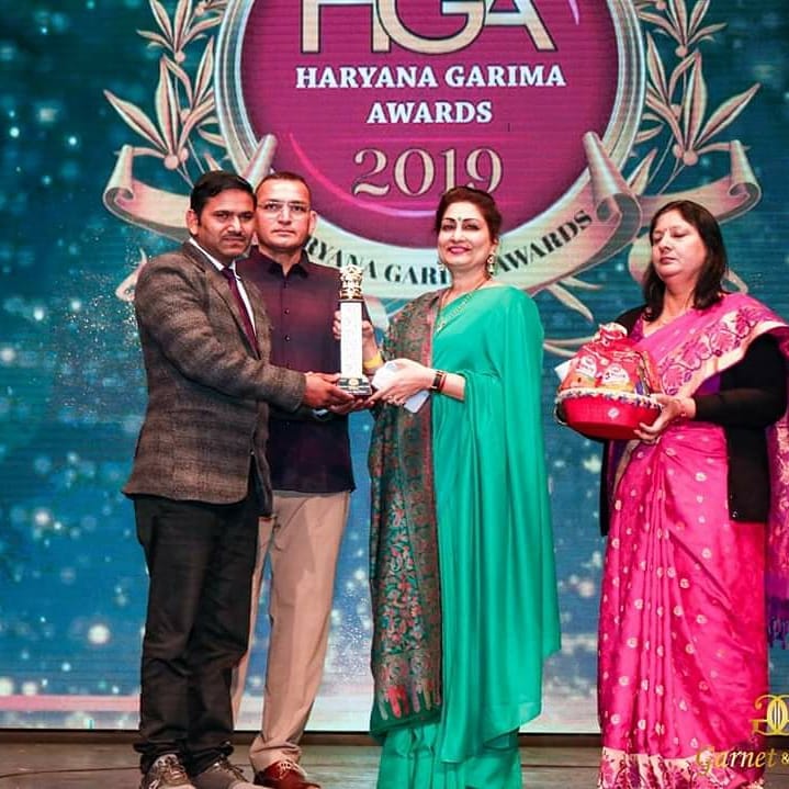Bhanwar Lal Swami receiving the Haryana Garima Award in 2019